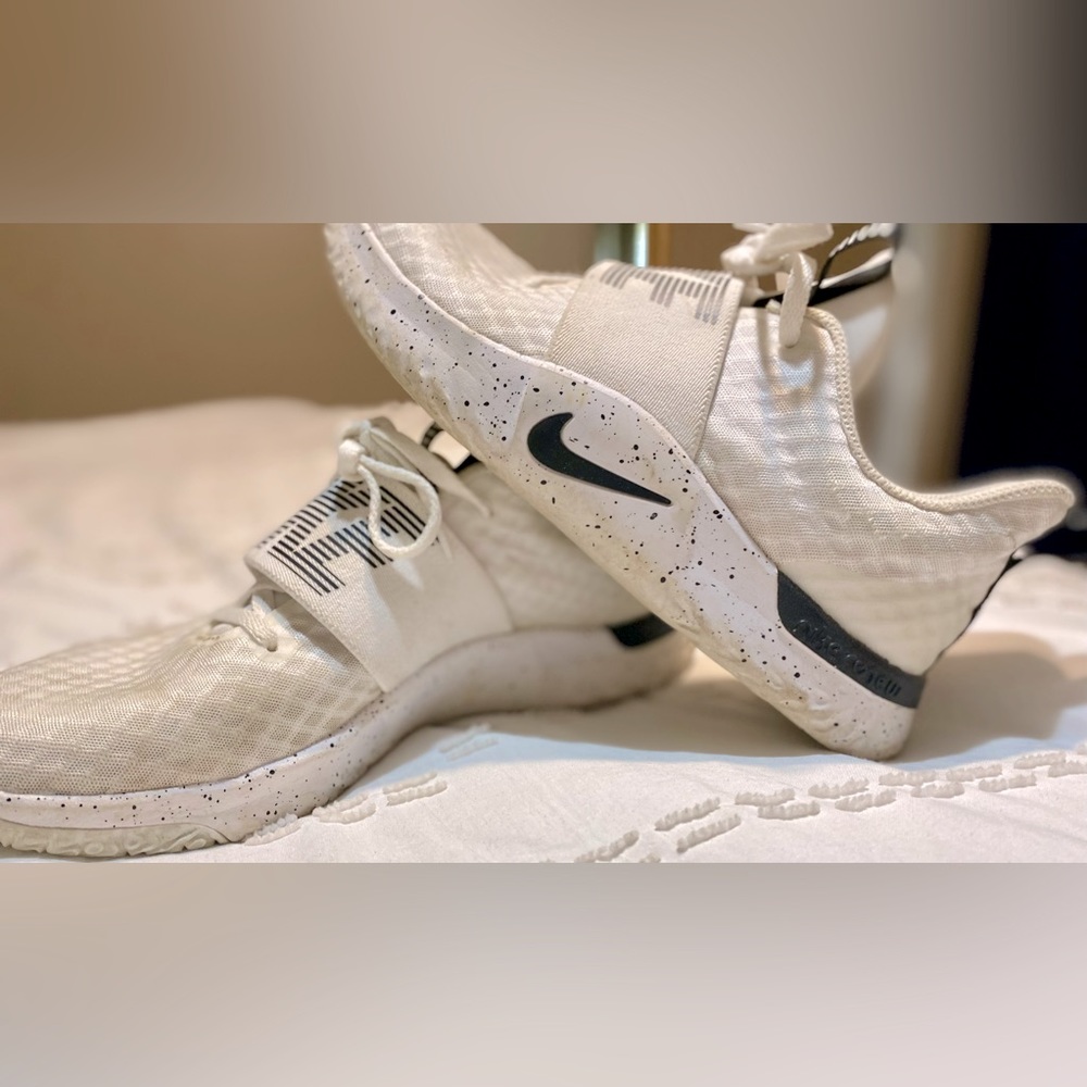 Womens Nikes size 9